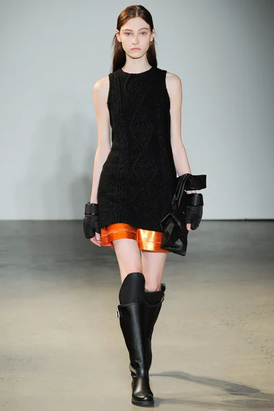 Look 16